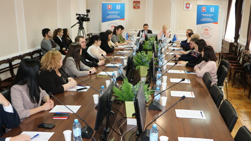В Крыму прошёл онлайн-семинар на тему школьного инициативного бюджетирования
