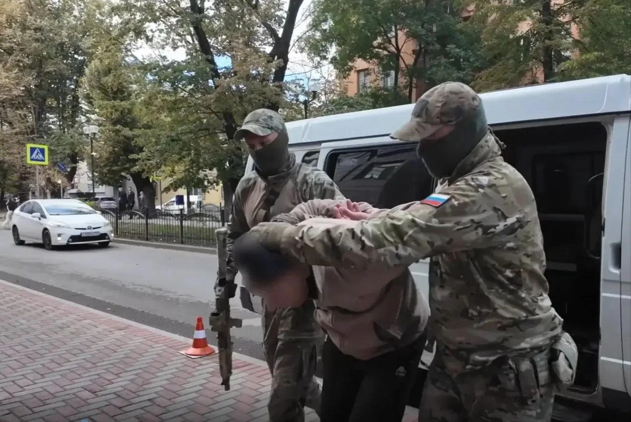Севастополец ответит в суде за подготовку взрыва памятника в честь 300-летия Российского флота