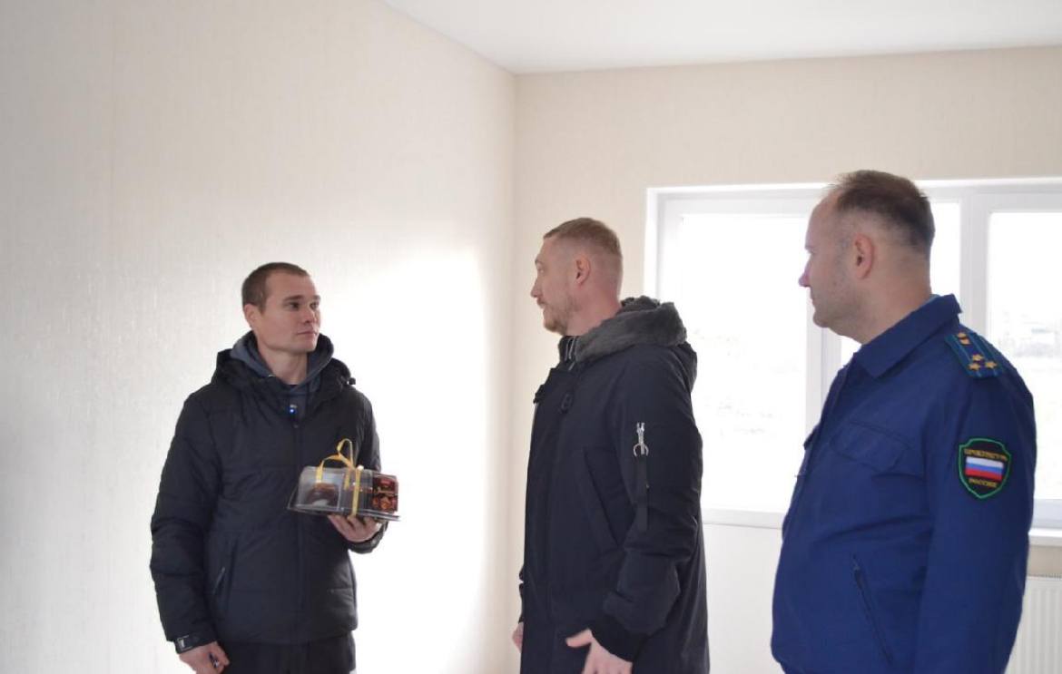 Крымская прокуратура через суд добилась выделения жилья сироте