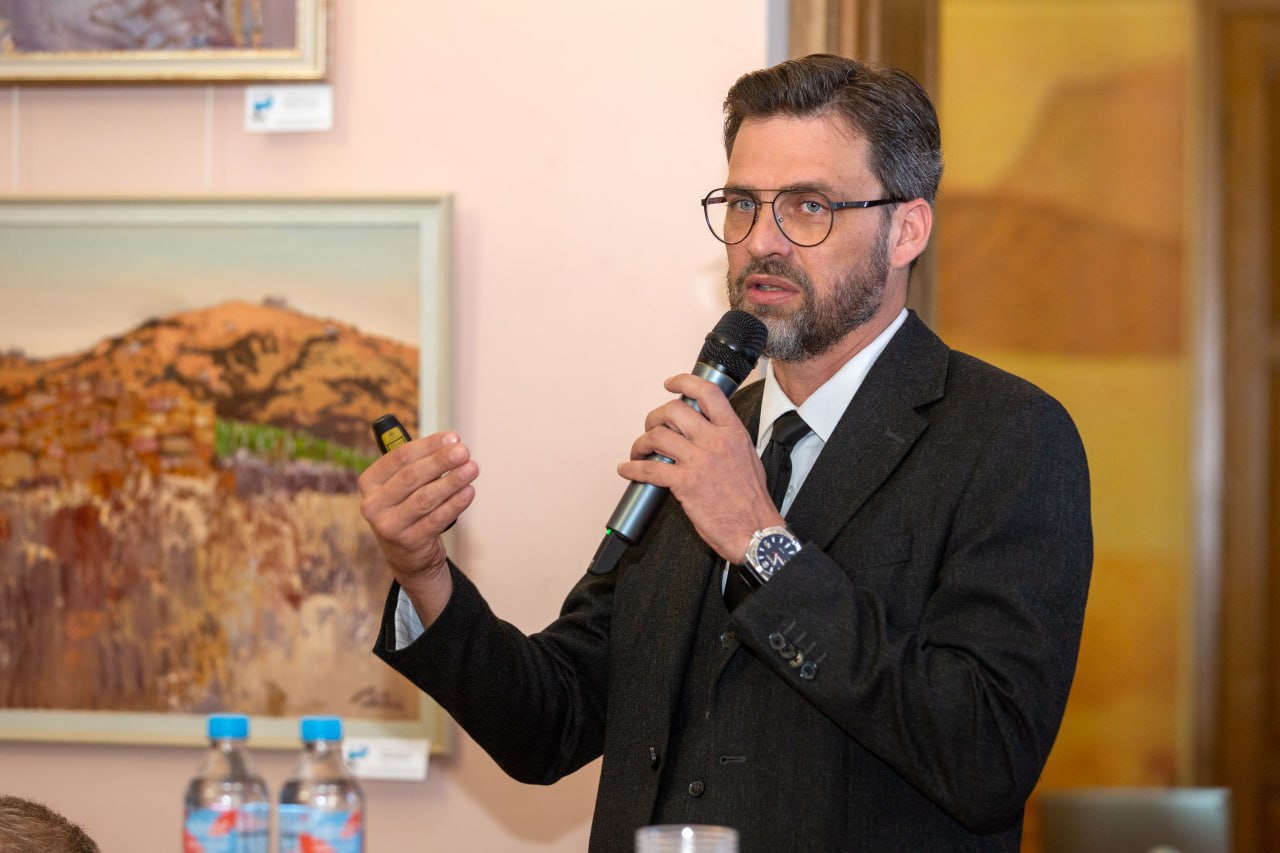 Эксперт: участники программы "Герои Крыма" должны прислушиваться к тому, чего хотят люди