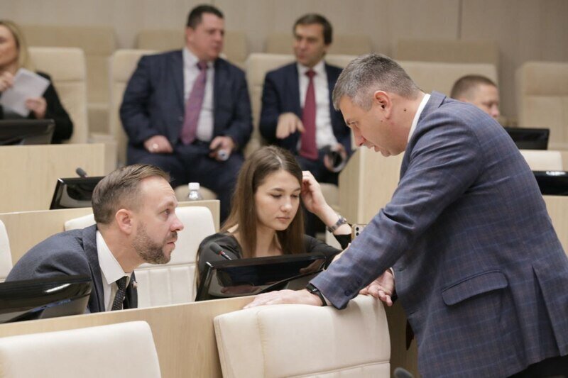 В Симферополе депутаты собираются на заседание Госсовета Крыма - фоторепортаж