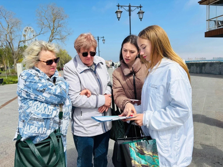 800 волонтеров помогают крымчанам голосовать за объекты благоустройства