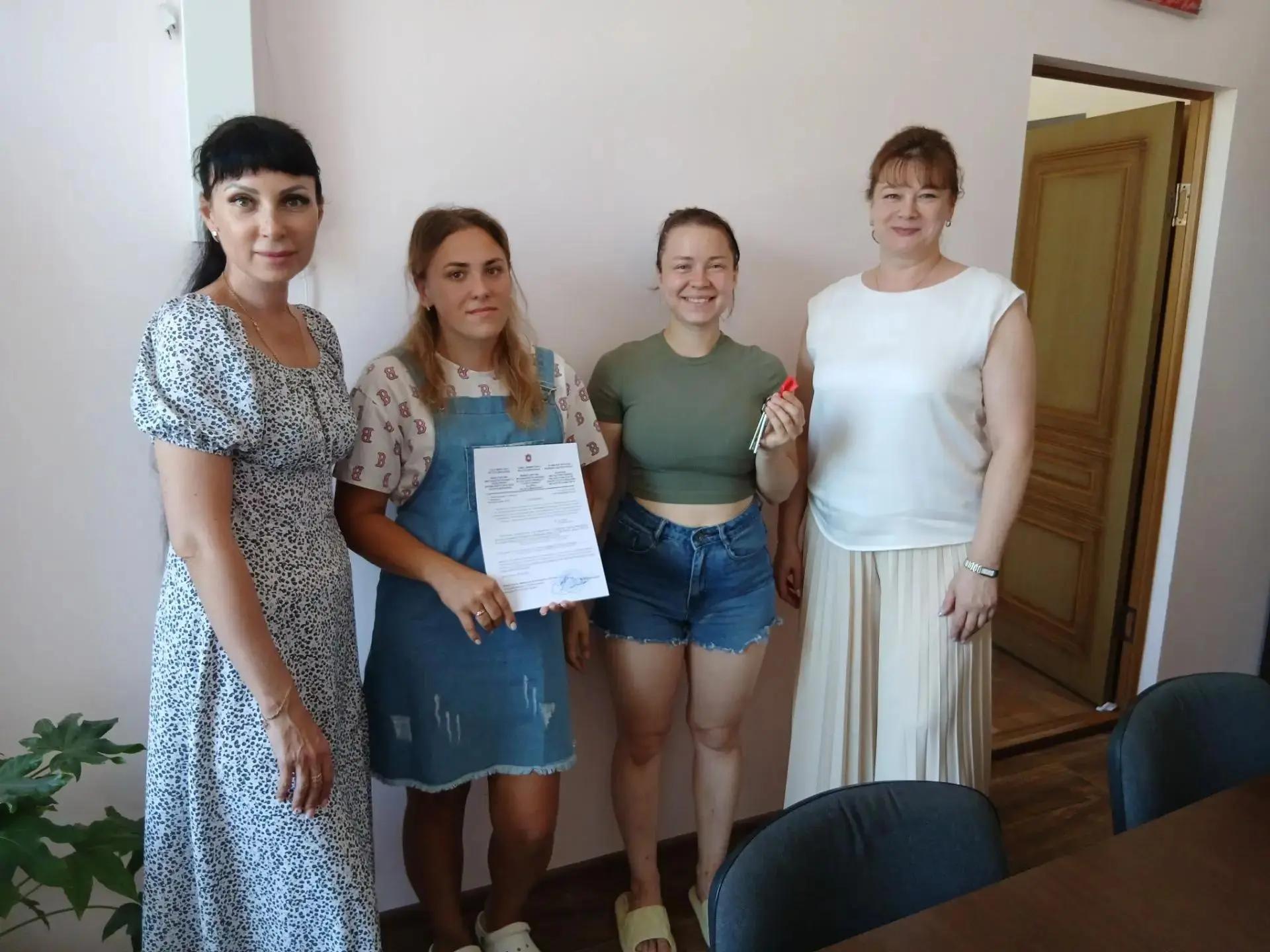 Новый этап в жизни: дети-сироты из Красногвардейского района получили жильё