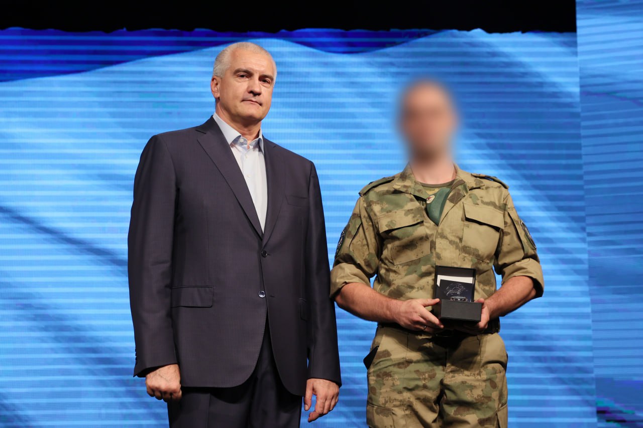 Сергей Аксёнов наградил бойцов отряда спецназначения «Русь»