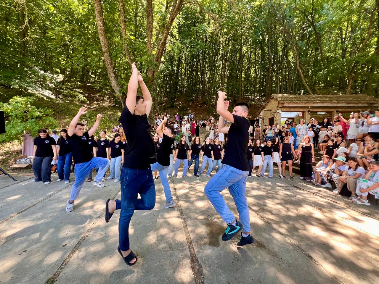 Праздник любви, воды и роз: как армяне Крыма отметили Вардавар