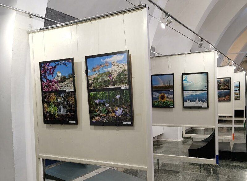 В Крымском ТЮЗе открыли выставку к юбилею фотоклуба «Евпатория»