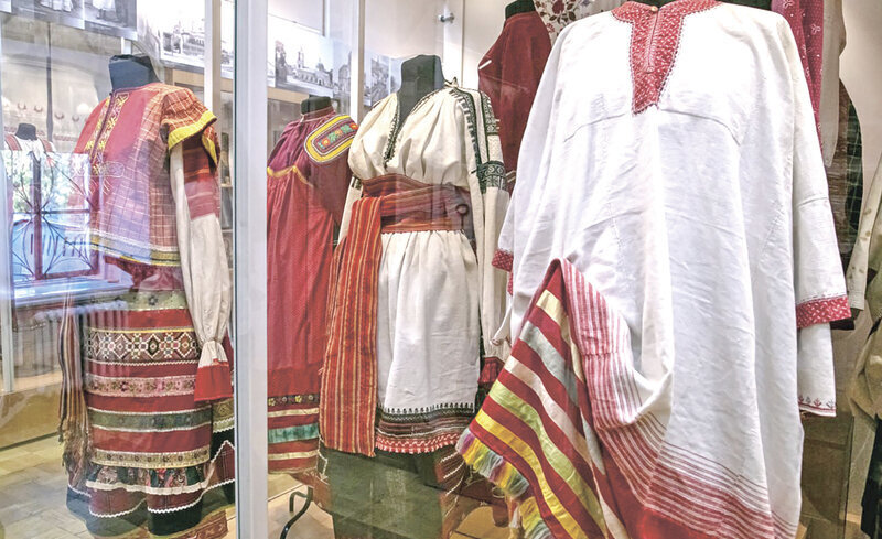 Пояс-защита от тёмных сил, как долговечны лапти, штаны-измеритель богатства: особенности национальных костюмов народов Крыма