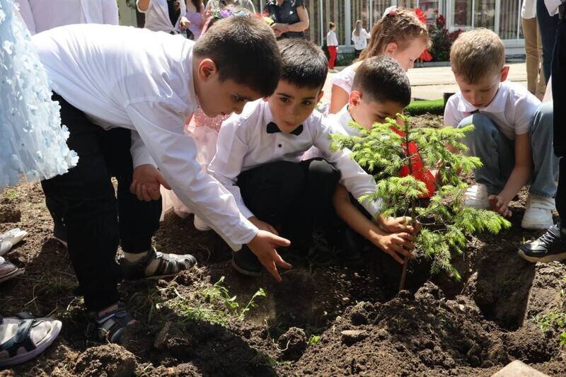 Реакция педагогов и родителей: Госдума узаконила трудовое воспитание школьников