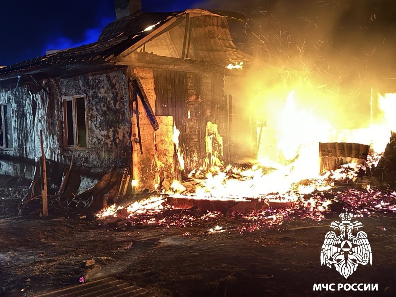 В Красногвардейском районе горел дом: два человека погибли