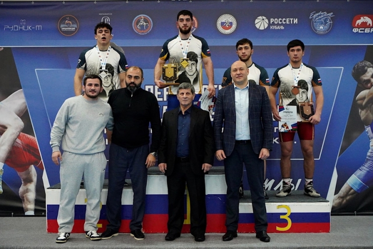 Крымчане завоевали 7 медалей на первенстве ЮФО по греко-римской борьбе