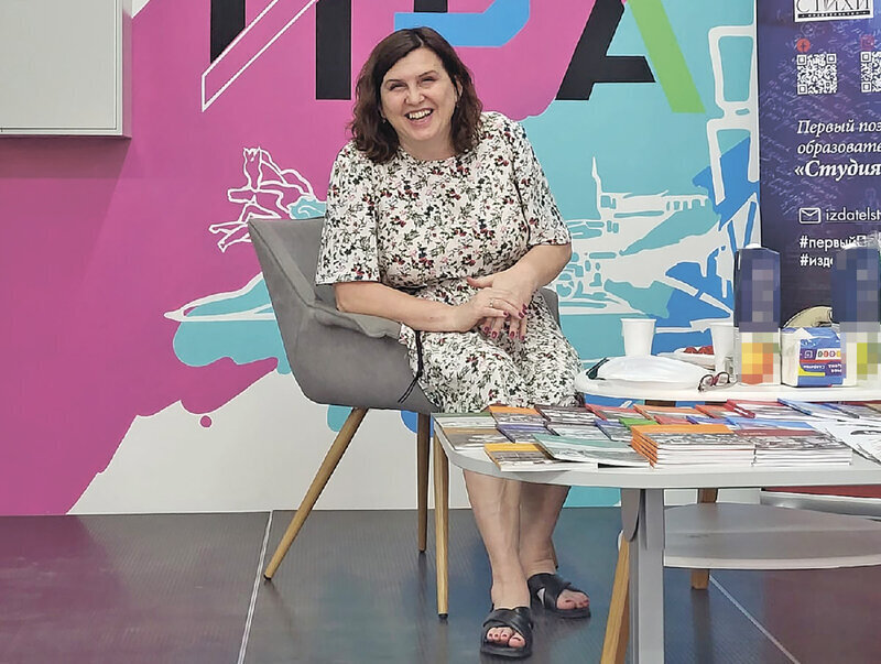 О любви к Крыму, пользе поэзии, об издательстве книг за свой счёт, Z-поэтах и "нетвойняшках": интервью с главредом издательства «СТиХИ»