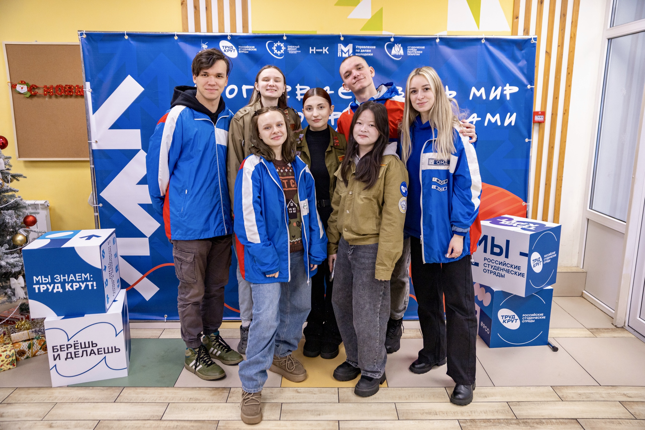 Студотряды Крыма возложили цветы к мемориалам героев в Нижнекамске 