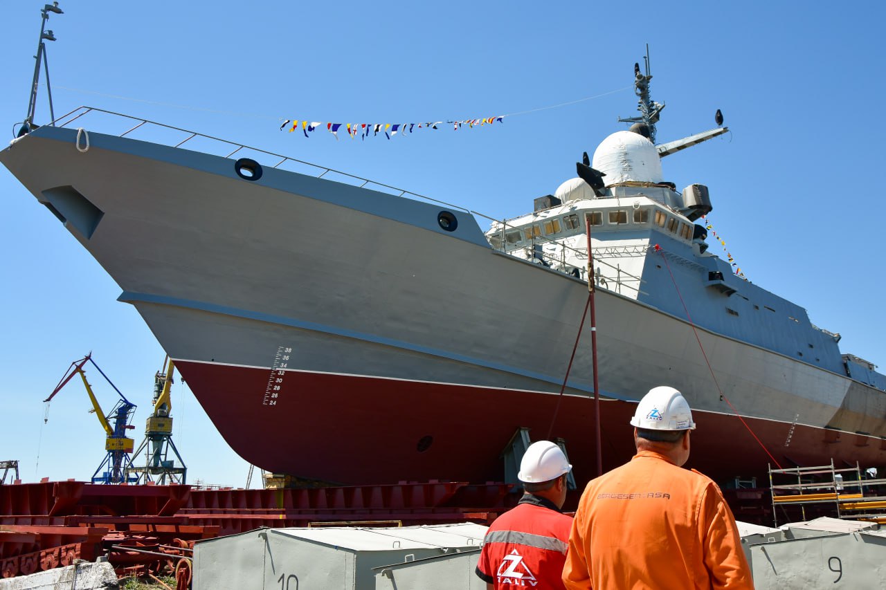 Аксëнов: наши корабелы достойно продолжают славные традиции предшественников, укрепляя экономический потенциал и морскую мощь страны