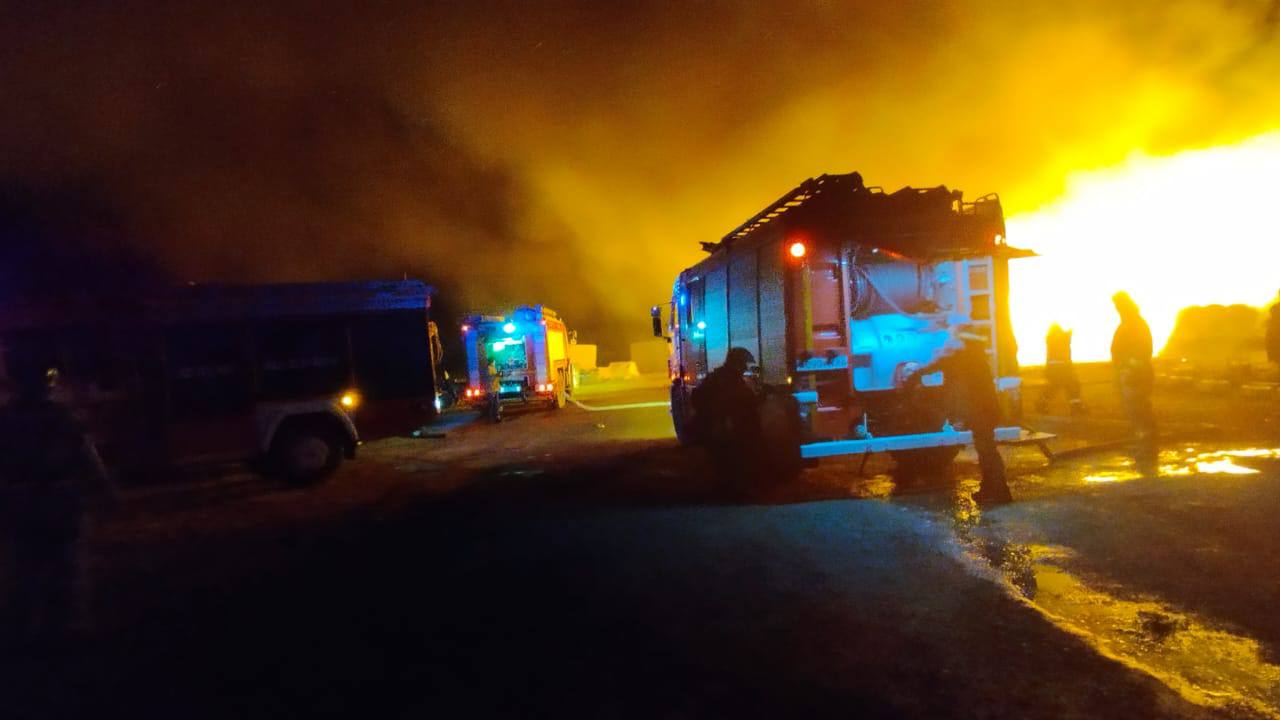 Существовала угроза взрыва газовых баллонов: под Феодосией ликвидировали крупный пожар