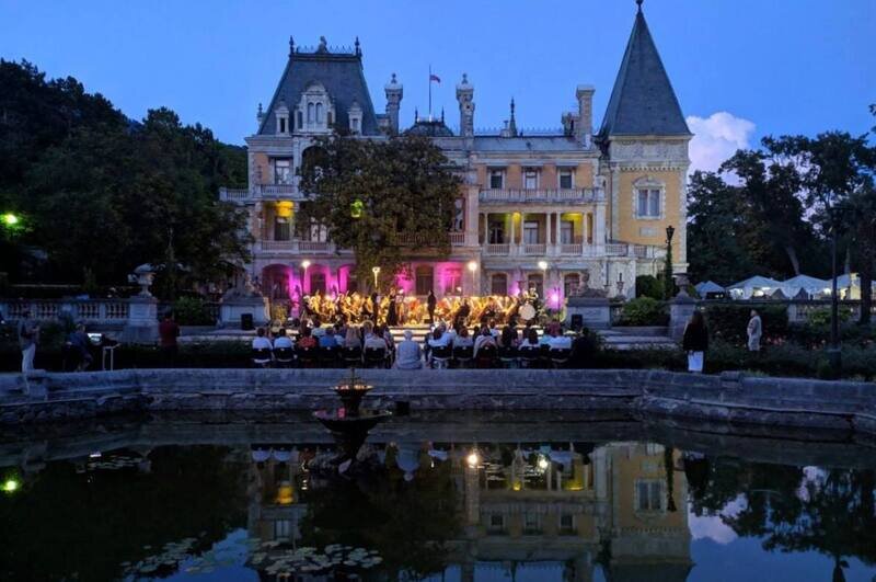 Музыки звучанье: какие концерты пройдут во дворцах Крыма до конца лета