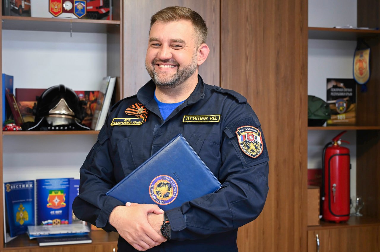 Пельмени на смене, иски за ущерб и незабываемые трагедии: начальник пожарной охраны Крыма - о суевериях, таране машин и эмпатии