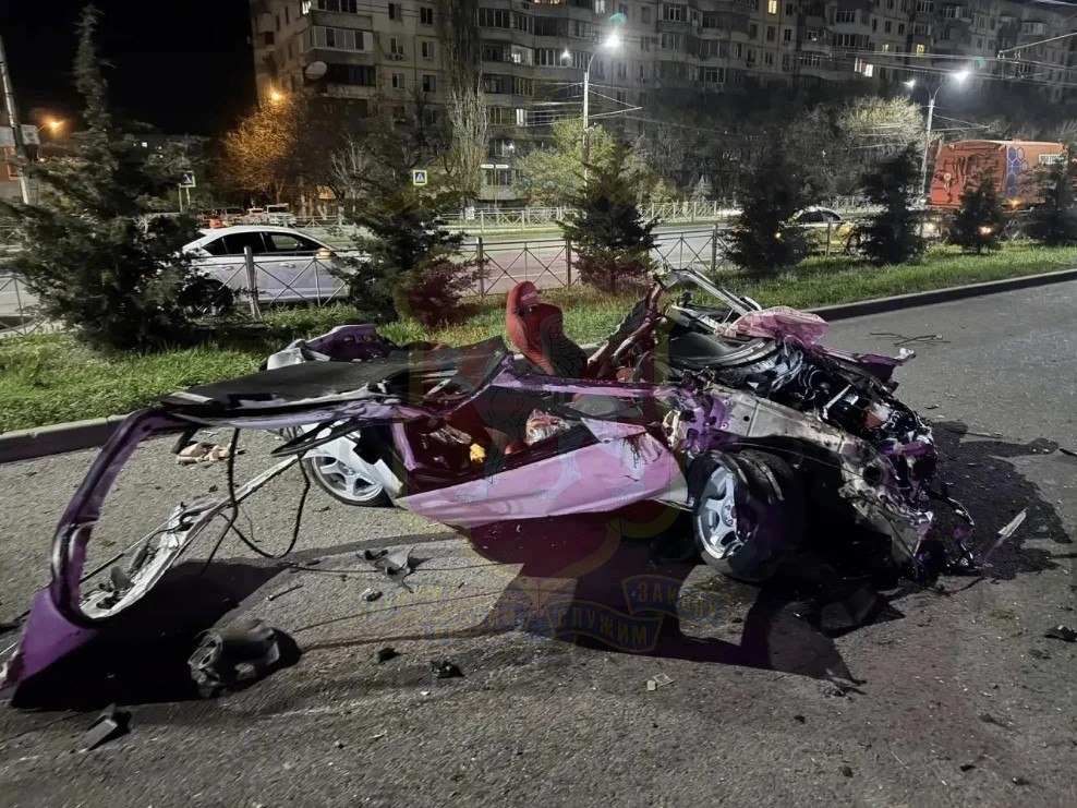 Авто превратилось в груду металла: жуткое ДТП произошло в Симферополе