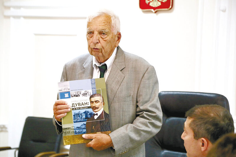 "Я за православие, за караимов. Крымом очарован": Филипп де Дуван о связи Евпатории и Франции 