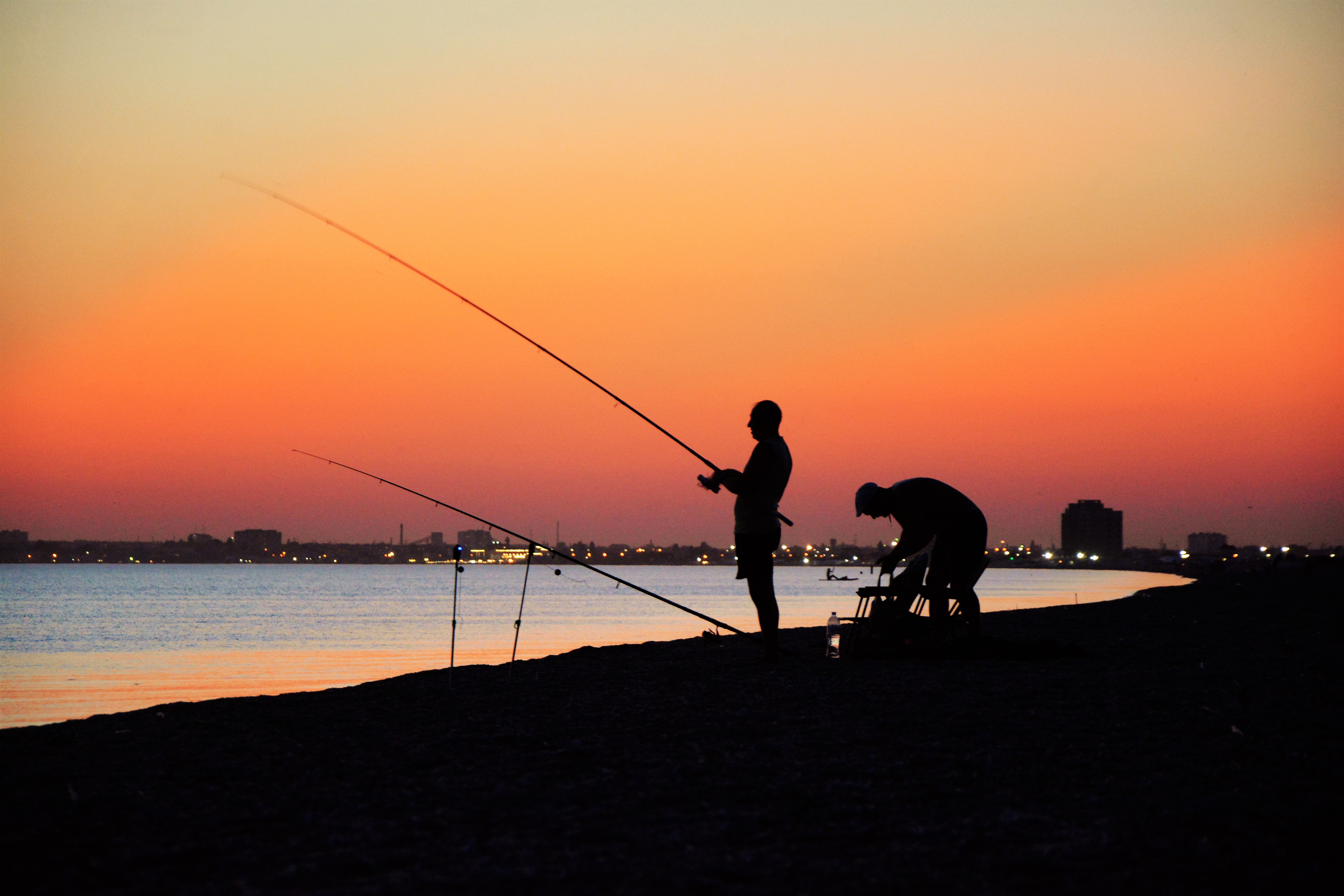 Рыбак из Феодосии клюнул на удочку мошенников и потерял 90 000 рублей