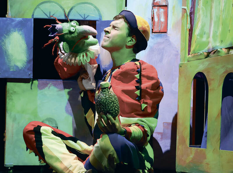 «Любовь к одному апельсину»: в Крымском академическом театре показали зажигательный спектакль