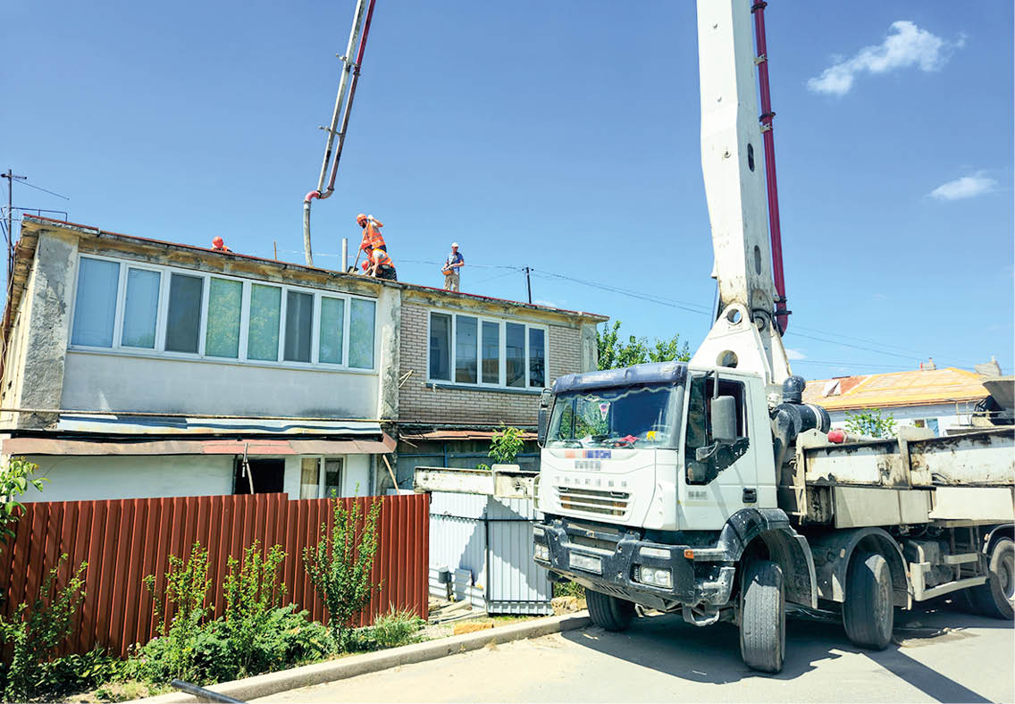 В Симферопольском районе до конца года отремонтируют 50 крыш многоэтажек