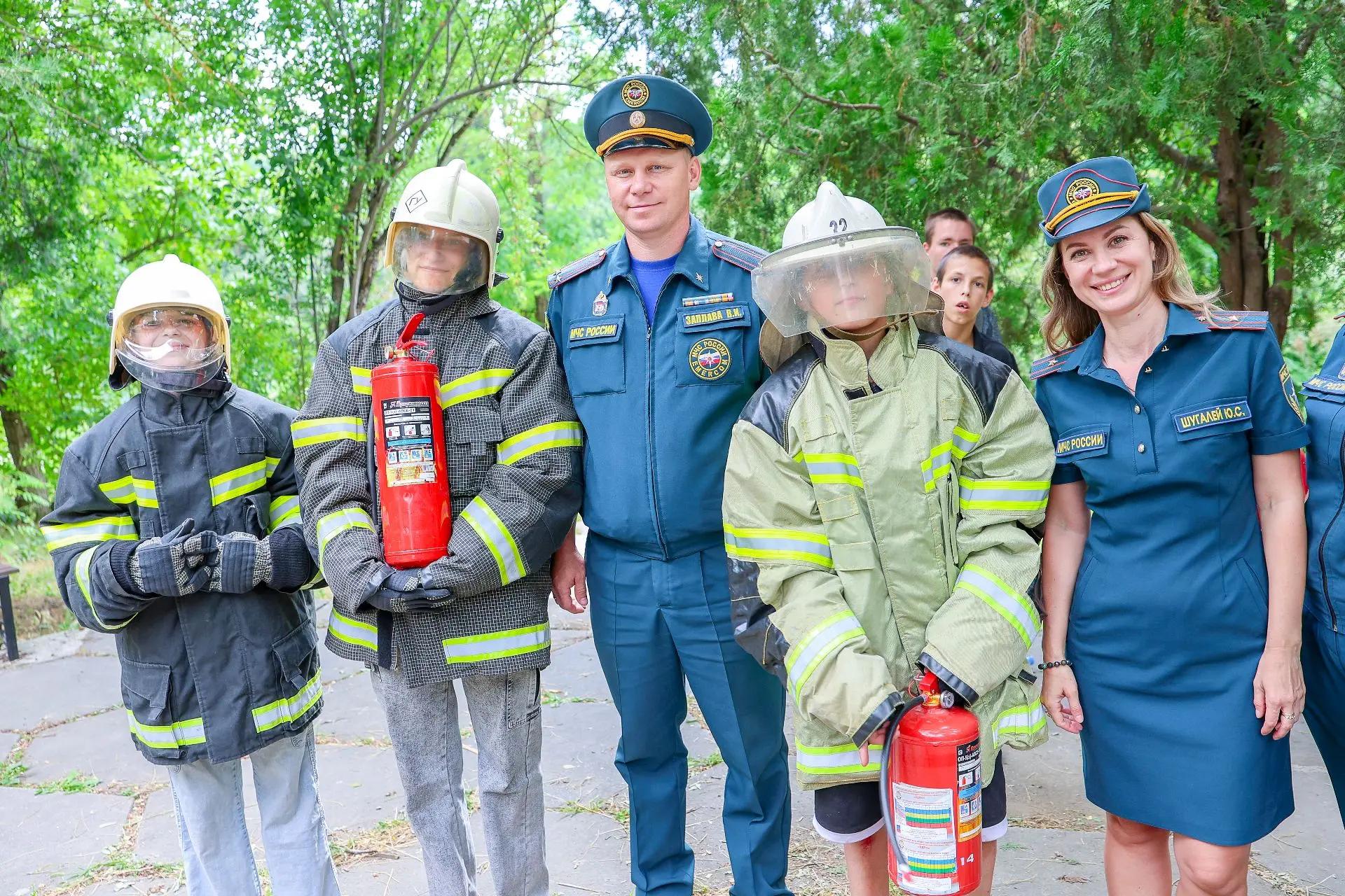 Крымские спасатели провели День дружбы и безопасности для воспитанников школы-интерната
