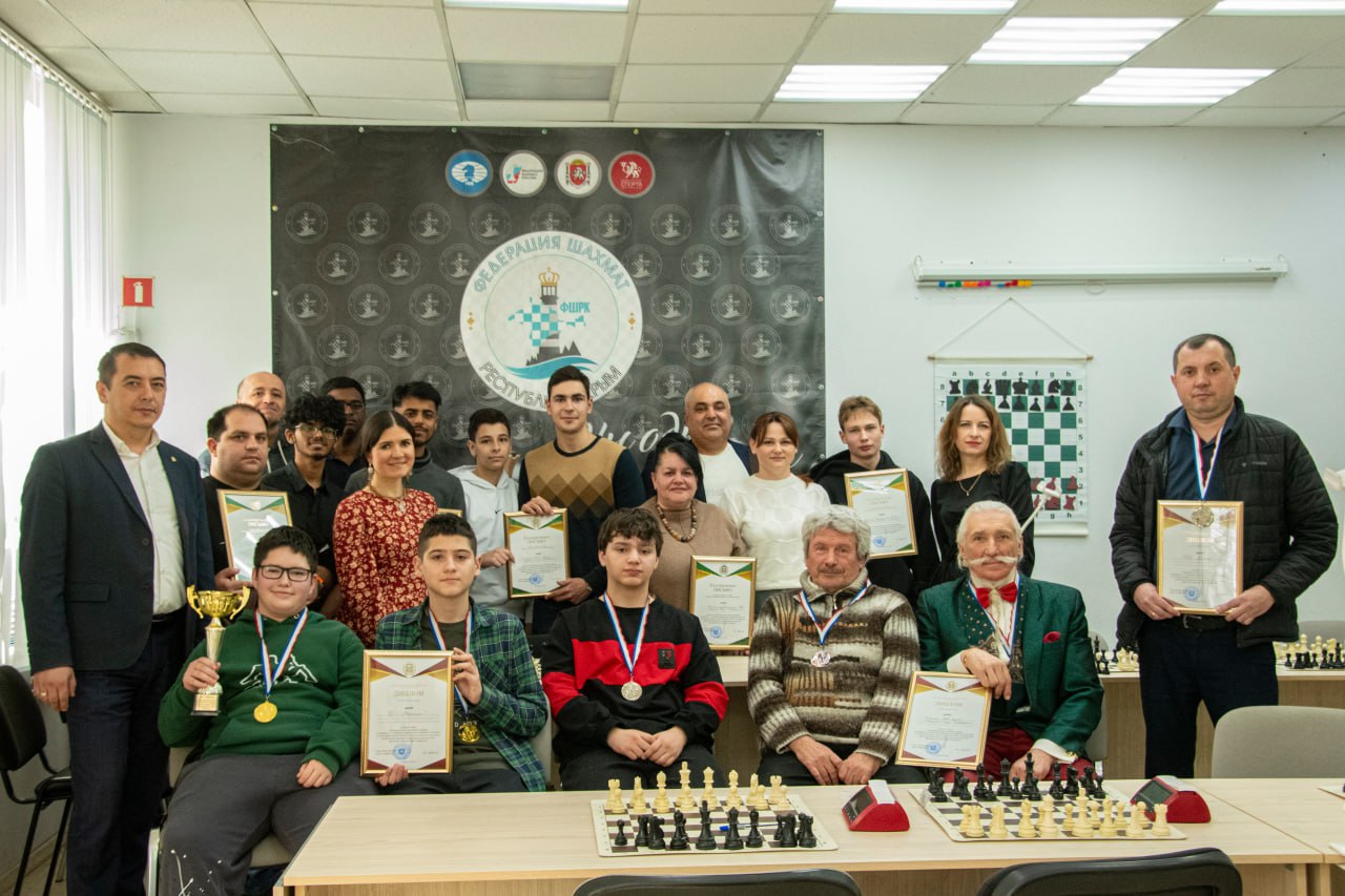 Представители народов Крыма сразились друг с другом за шахматной доской во имя гармонии и взаимопонимания