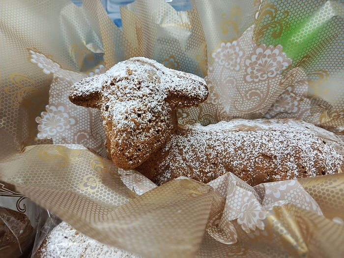 3000 агнцев отправили на фронт от Топловского монастыря и студентов Севастопольского колледжа