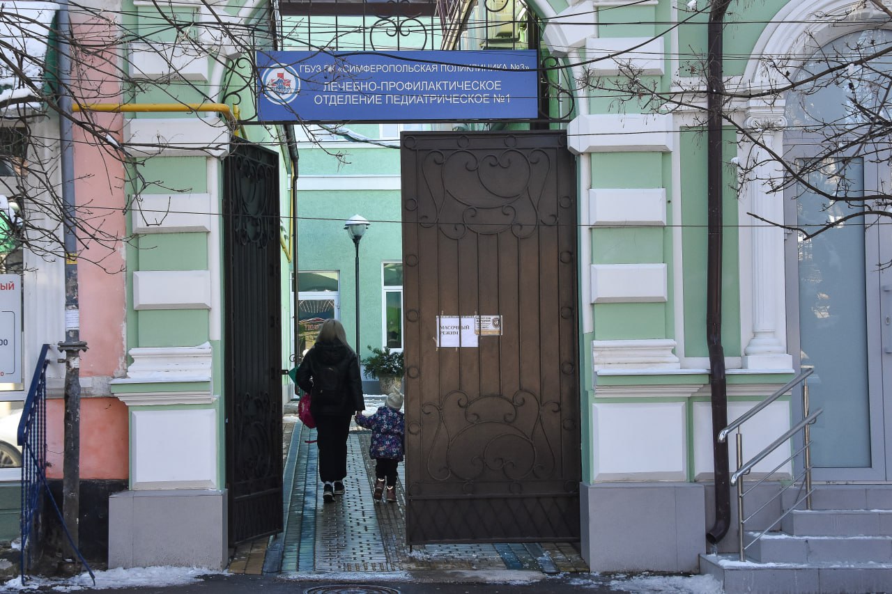 Когда ждать пика заболеваемости гриппом и ОРВИ: стоит ли сейчас прививаться