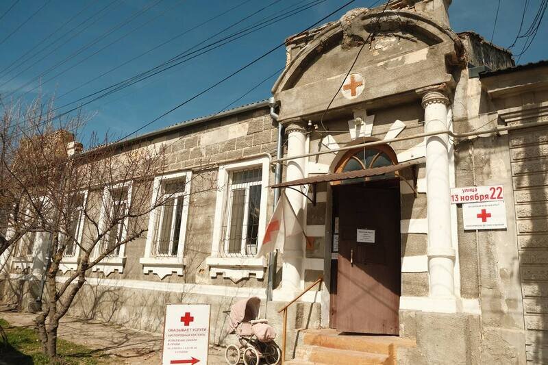 Как Евпаторийское отделение Российского Красного Креста помогает местным и беженцам