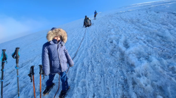 Новый рекорд: севастопольский первоклассник покорил Эльбрус