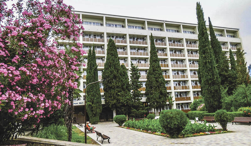 «Выписываем, здоров»: как работают военные санатории в Крыму