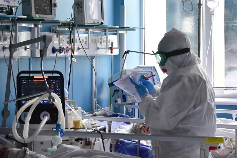В больницах Крыма хватает коек для больных ковидом 