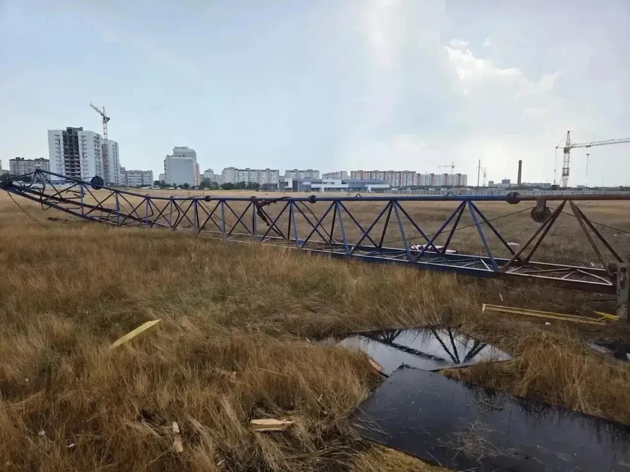 В Евпатории на стройке рухнул кран: есть пострадавшие
