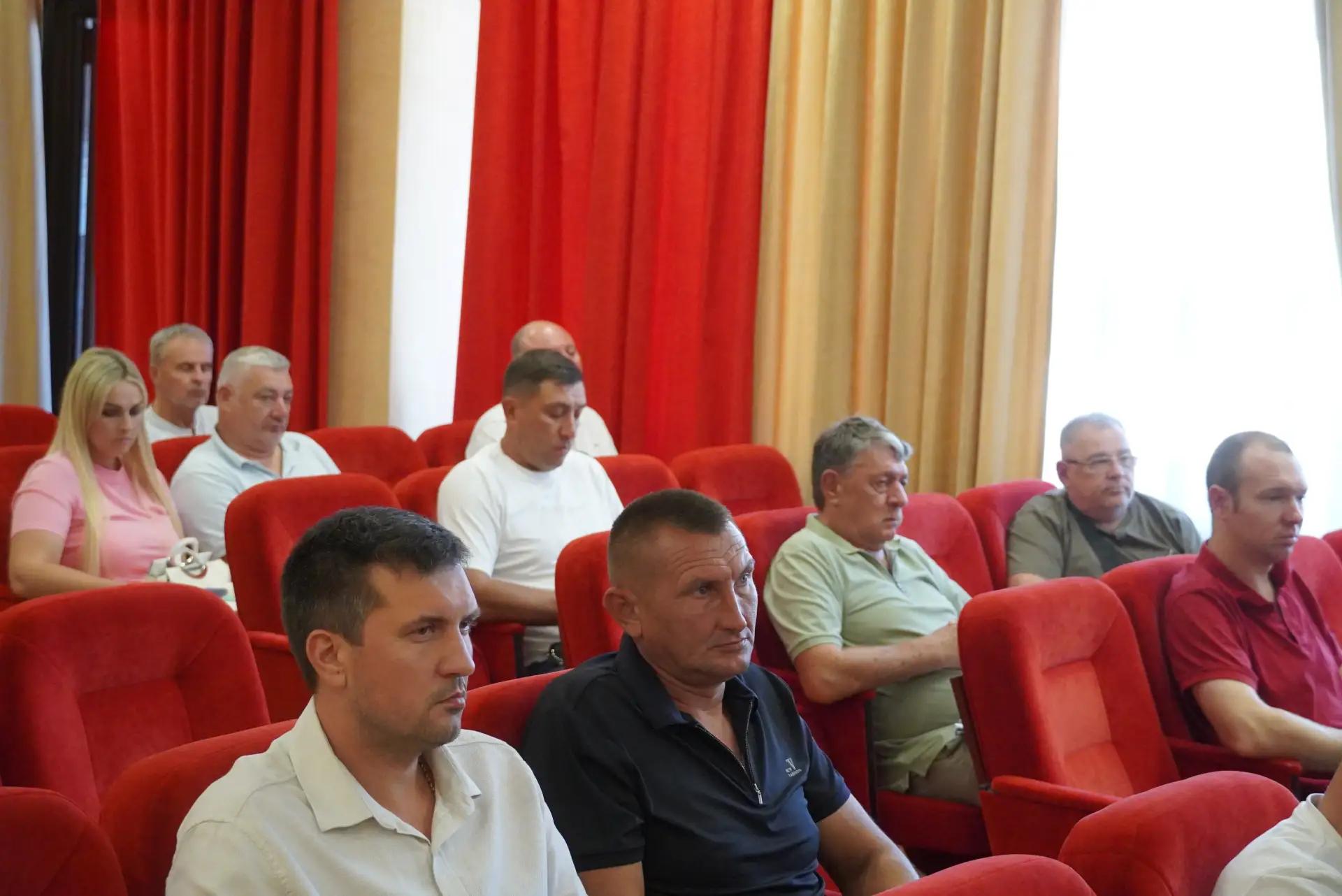 В Керчи обсудили проблемы жителей: водоснабжение восстановлено, подвалы готовят к укрытиям