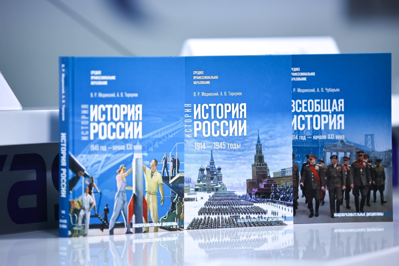 Для крымских школьников закупили почти 550 тысяч новых учебников 