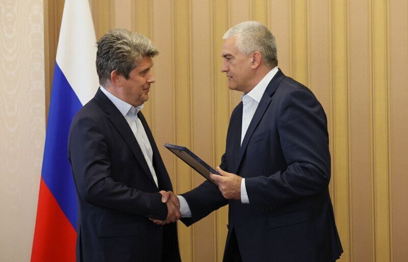 Аксёнов наградил лучших работников туротрасли Крыма