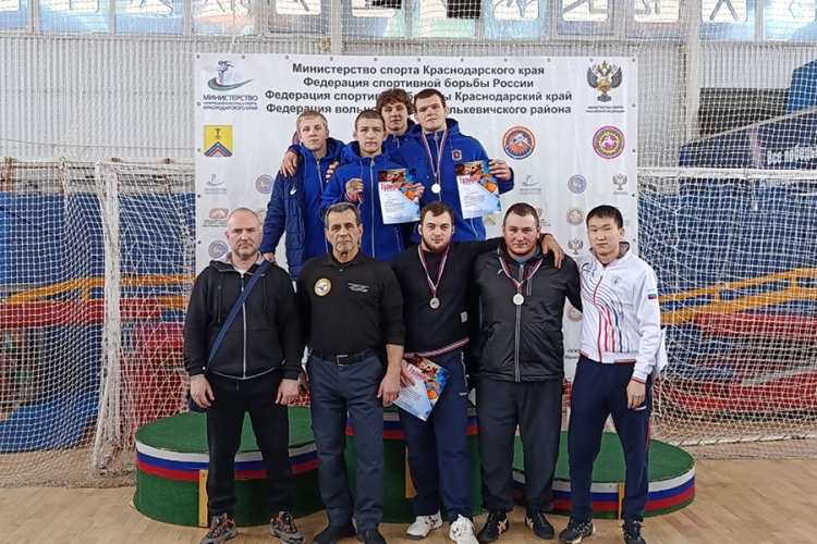 Крымчане завоевали 4 медали на первенстве ЮФО по вольной борьбе