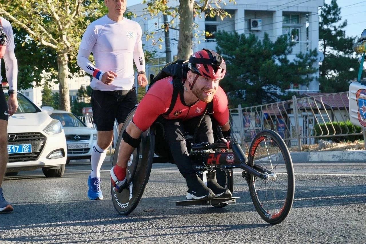 Параатлет Ярослав Святославский завершил первый одиночный ультратриатлон до Крыма