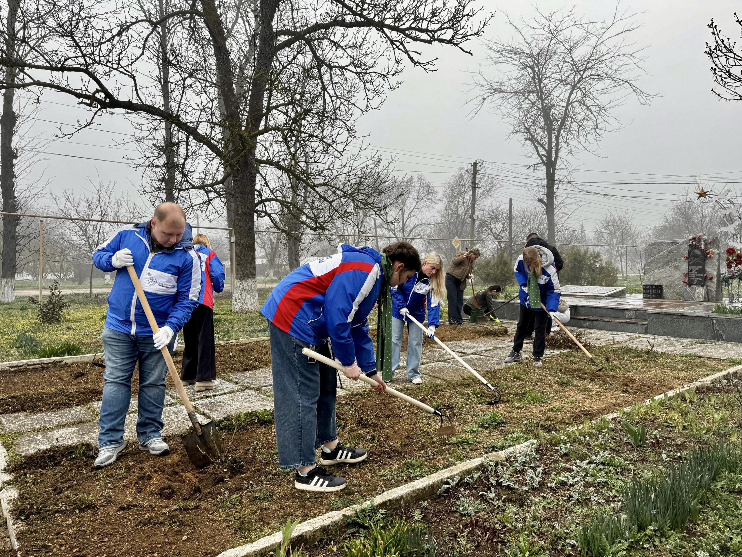 Студотряды Крыма провели патриотическую акцию в селе Пятихатка Красногвардейского района