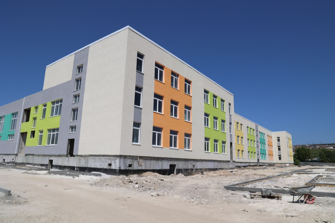 По поручению Главы Крыма в Бахчисарайском районе отремонтируют больницу и ускорят строительство школы