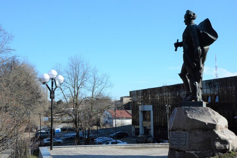 «Неугодные» Лермонтов, Некрасов и Суворов, зрада по-польски и культурный расизм: информационный хит-парад