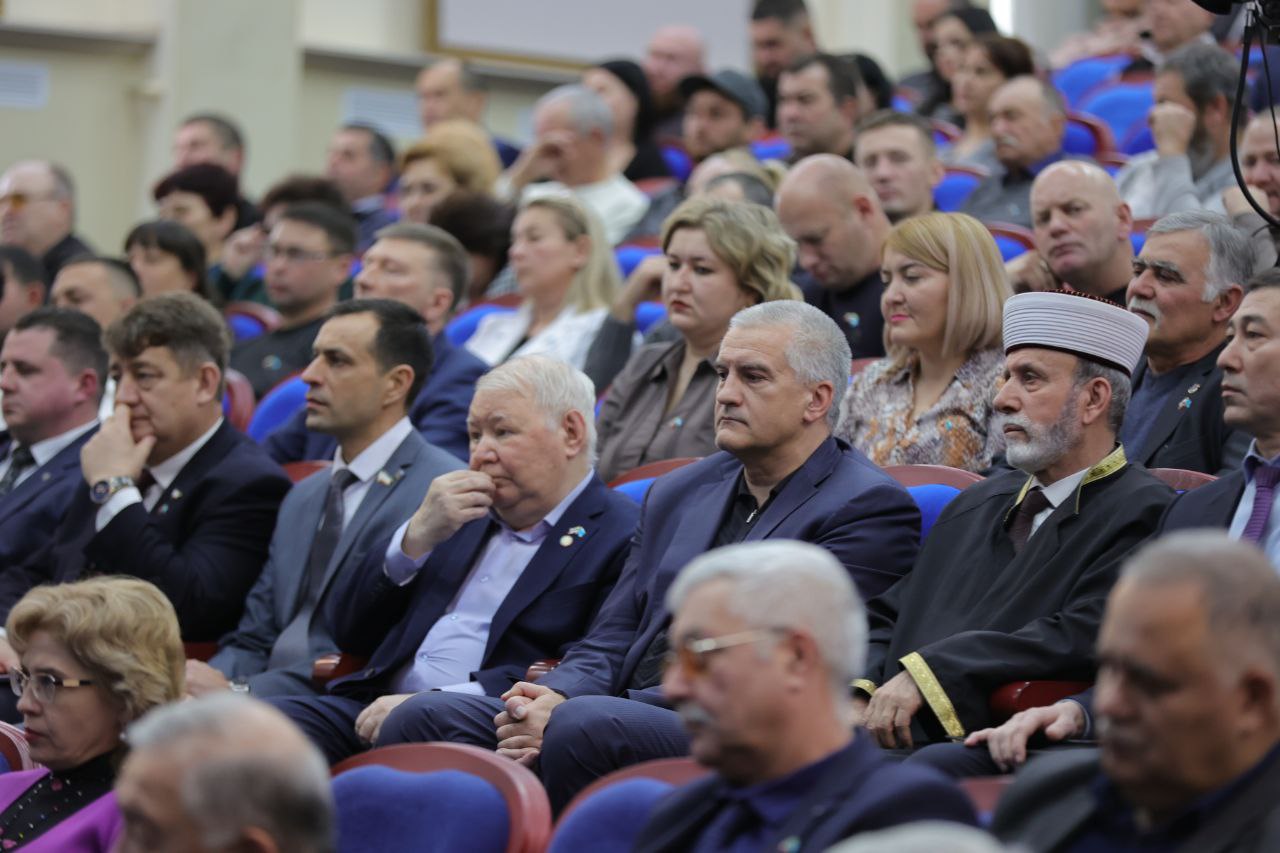 Единым курсом: депутаты всех уровней из числа крымских татар выразили общую позицию по ключевым вопросам