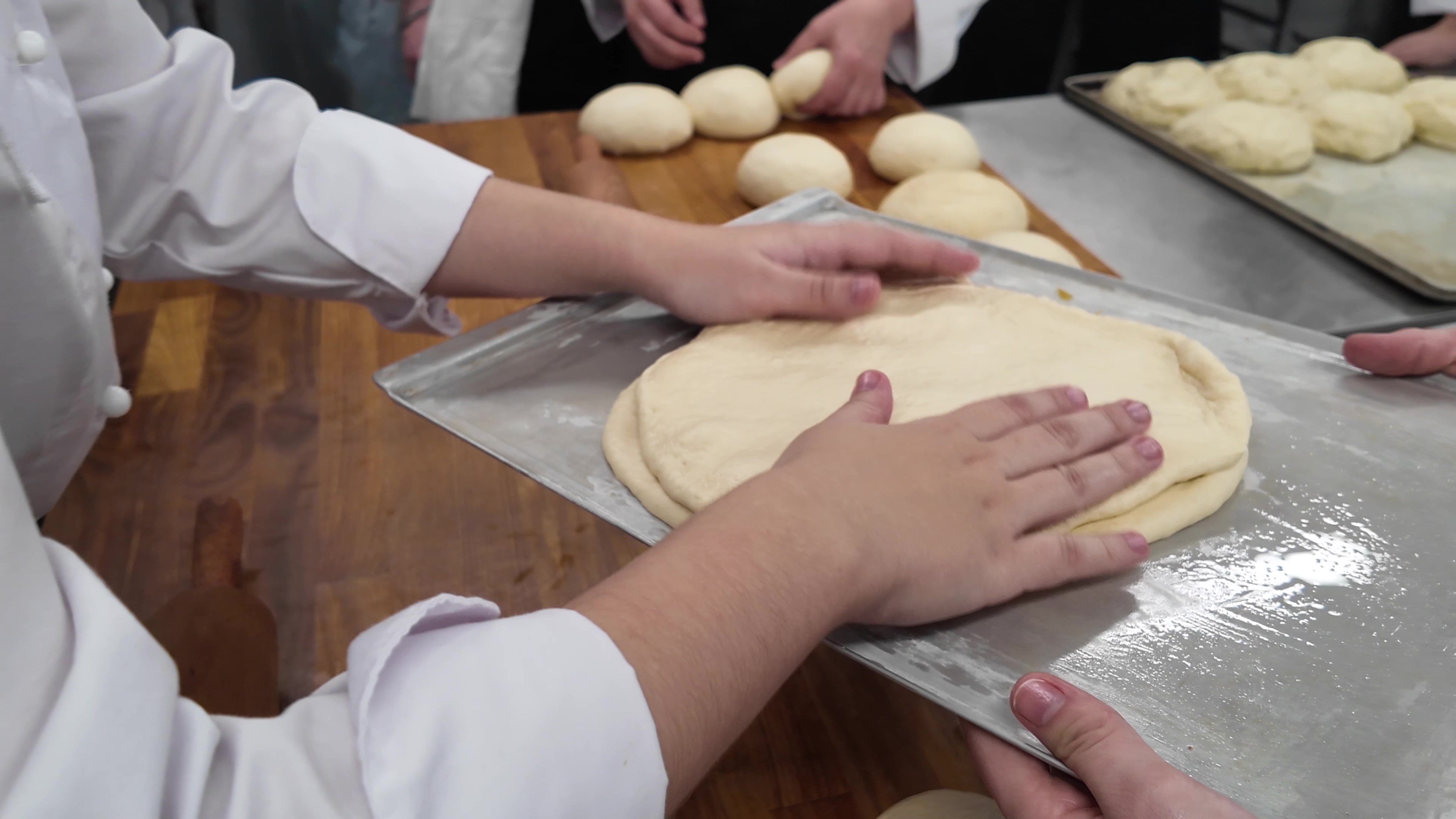 Новогодняя миссия: более 150 домашних пирогов отправятся из Крыма бойцам в зону СВО 