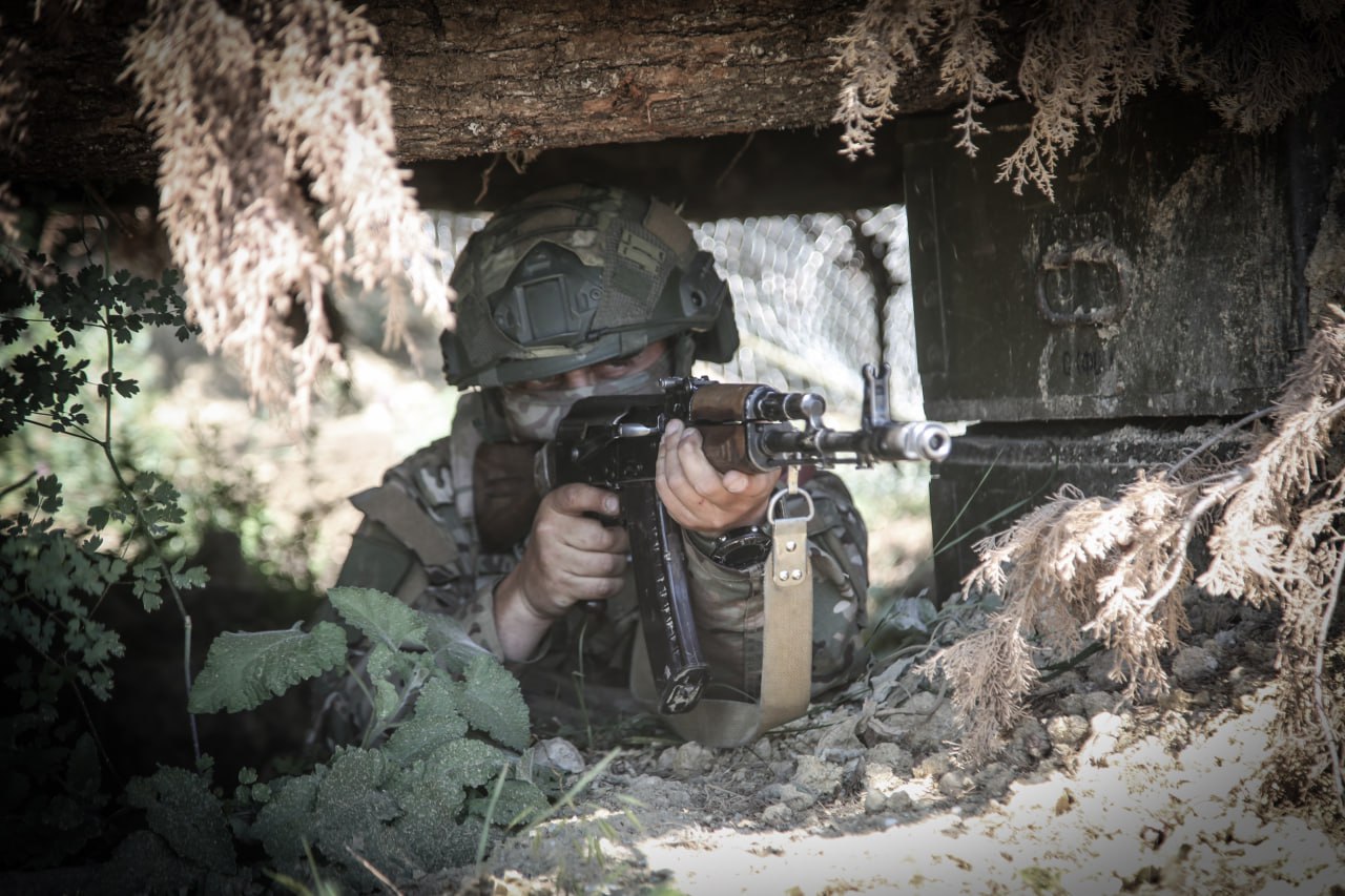 Защитники полуострова получили 7 партий помощи от крымчан