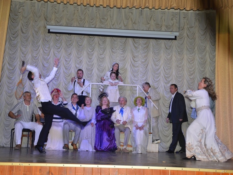 В сельском клубе Кореиза артисты из московского театра представили премьеру спектакля