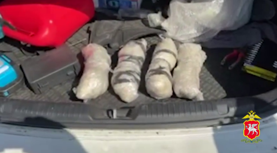 Крымчанин прятал в обшивке машины 18 тысяч доз наркотиков
