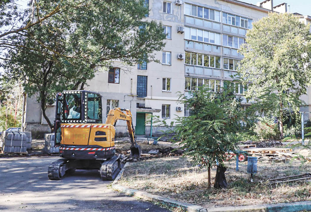 В Керчи благоустроят 11 придомовых территорий до конца года