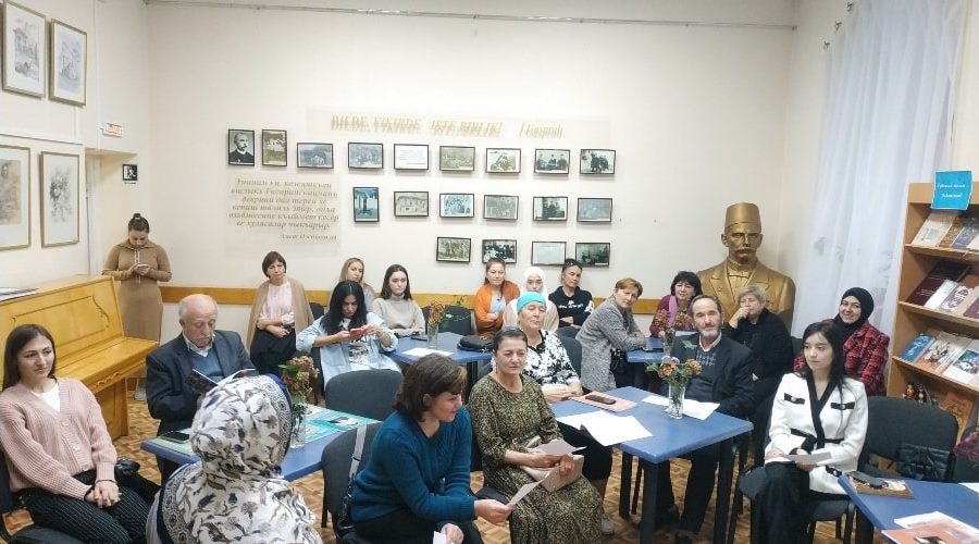 В Симферополе провели литературный вечер ко Дню крымскотатарской письменности и культуры