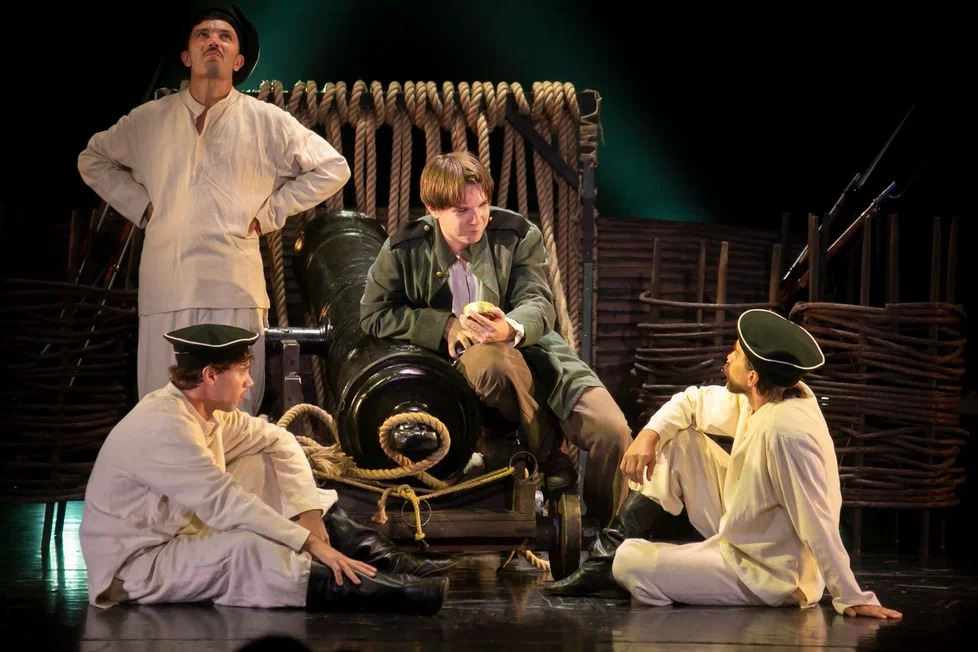 В городе-герое состоялась премьера спектакля  "Севастопольский мальчик"